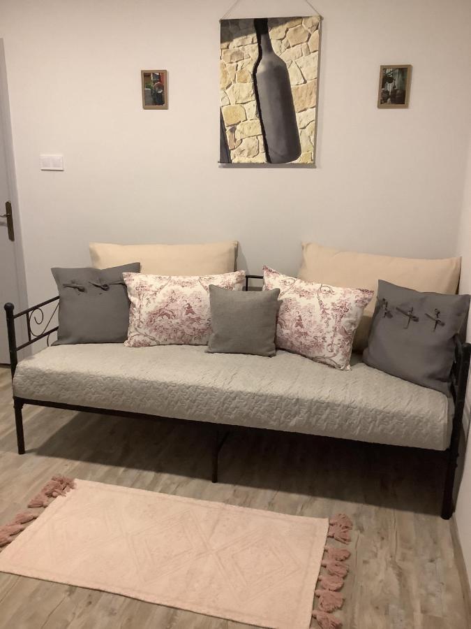 Ezuest Boroka Apartman Eger Exteriör bild