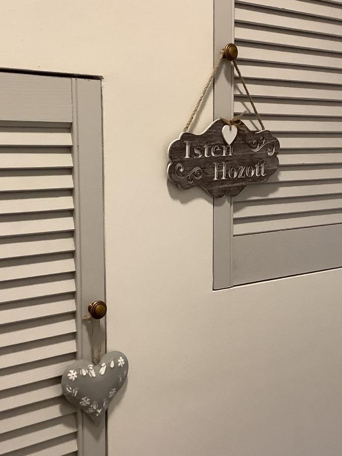 Ezuest Boroka Apartman Eger Exteriör bild