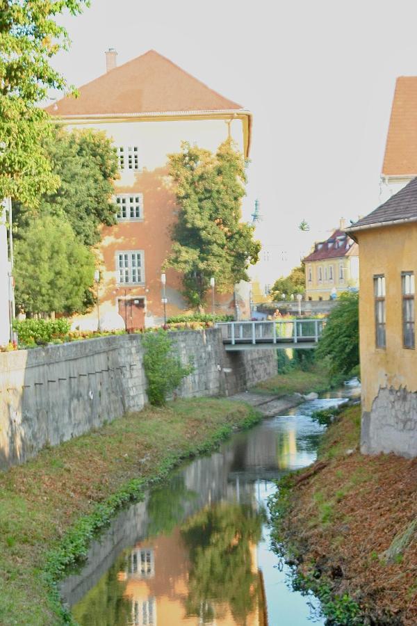 Ezuest Boroka Apartman Eger Exteriör bild