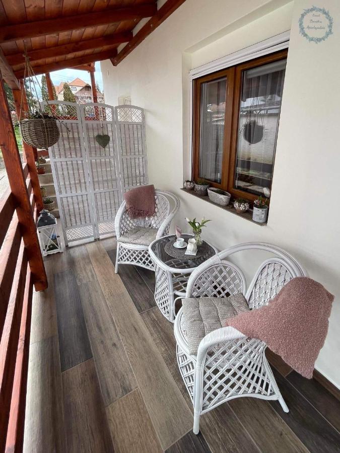 Ezuest Boroka Apartman Eger Exteriör bild