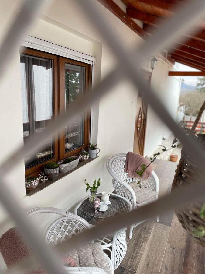 Ezuest Boroka Apartman Eger Exteriör bild