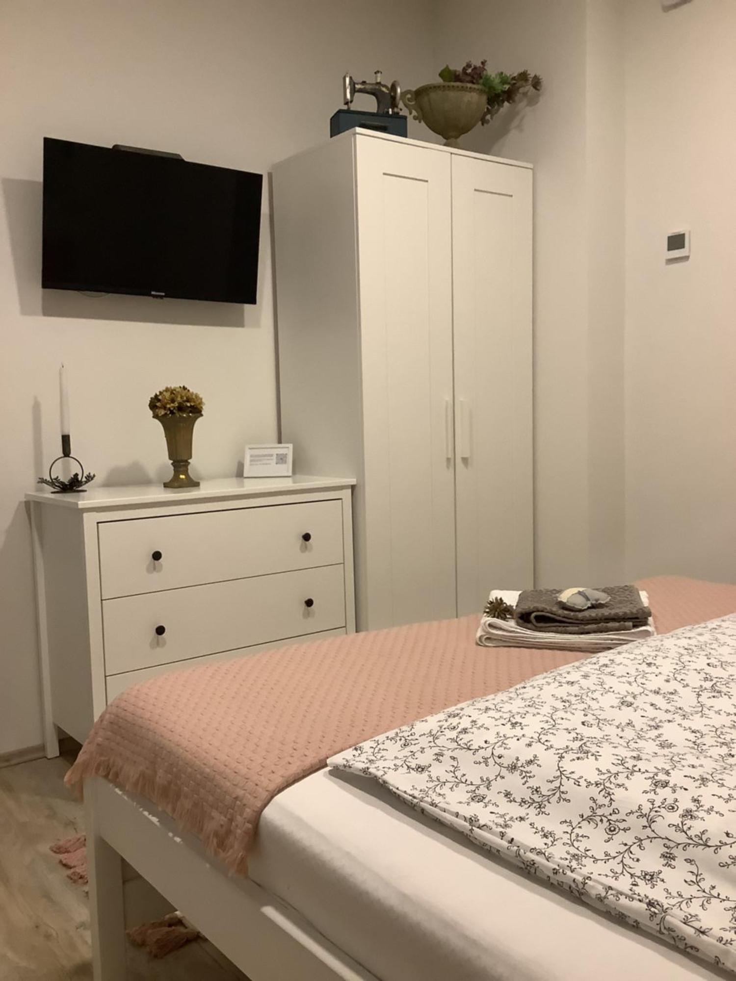 Ezuest Boroka Apartman Eger Exteriör bild