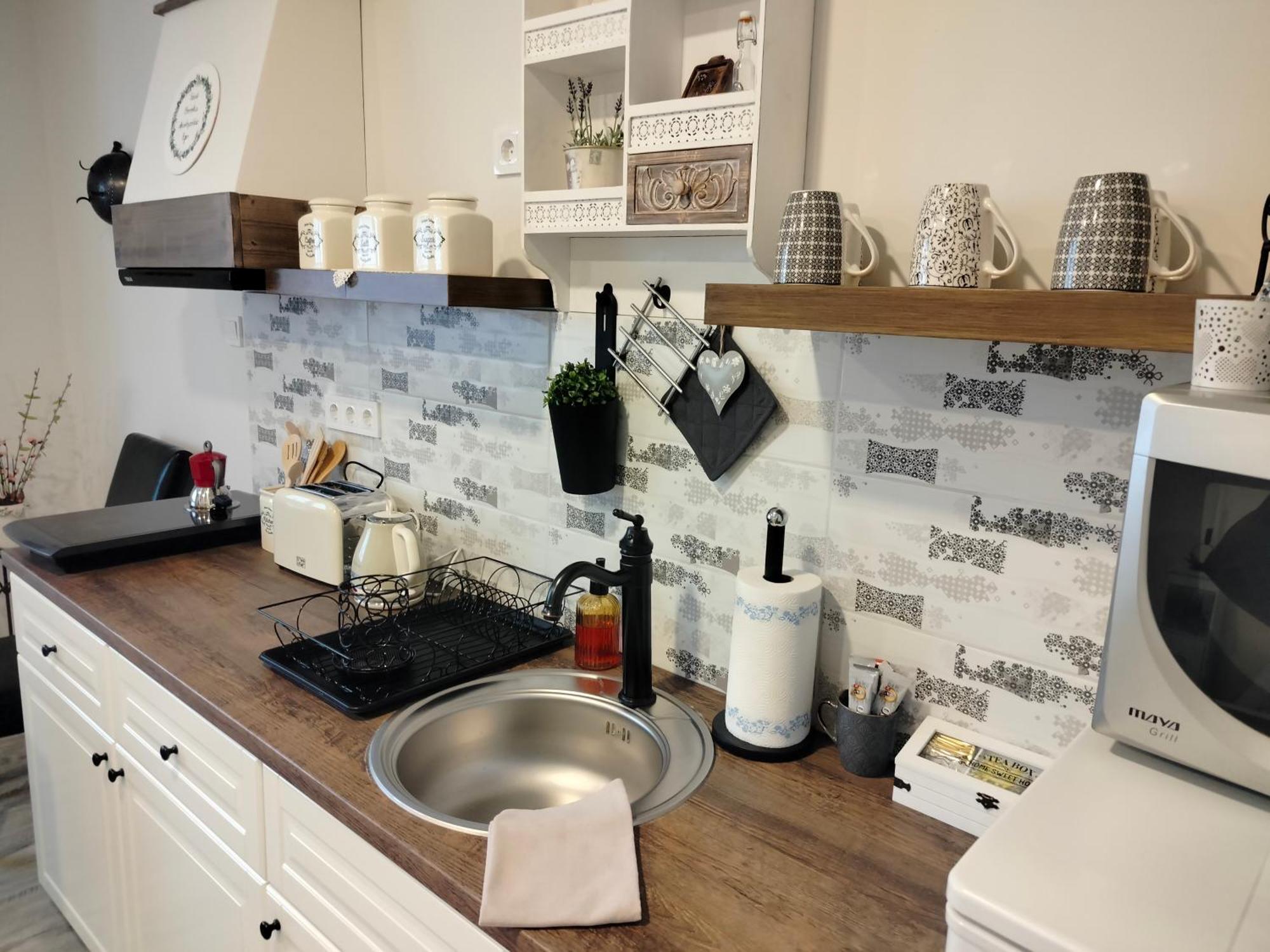 Ezuest Boroka Apartman Eger Rum bild